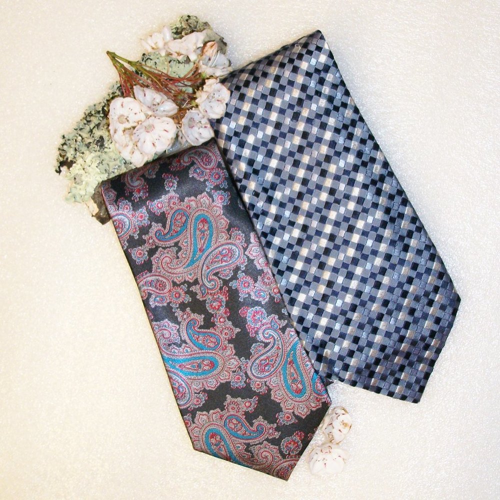 2 VAN HEUSEN Men's Ties